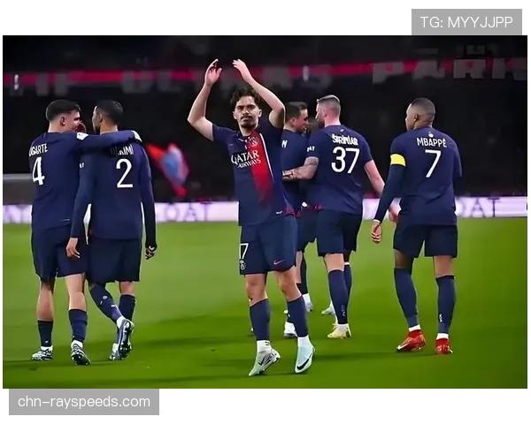 巴黎圣日耳曼定位球战术配合成熟，通过跑位摆脱防守球员